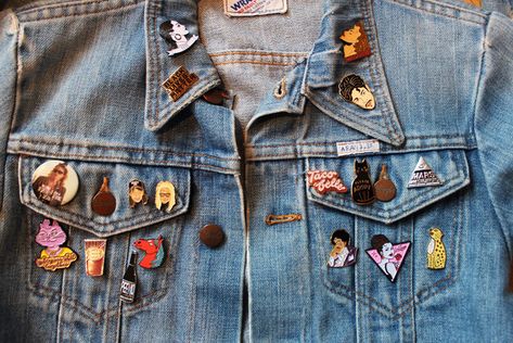 DIY customized denim jackets: Pins on Denim Jacket by Skinny Dip Diy Denim Jacket Ideas, Denim Jacket Ideas, Jeans Skirt Outfit, Denim Jacket With Patches, Pins On Denim Jacket, Diy Clothes Storage, Denim Pins, Customised Denim Jacket, Diy Denim Jacket