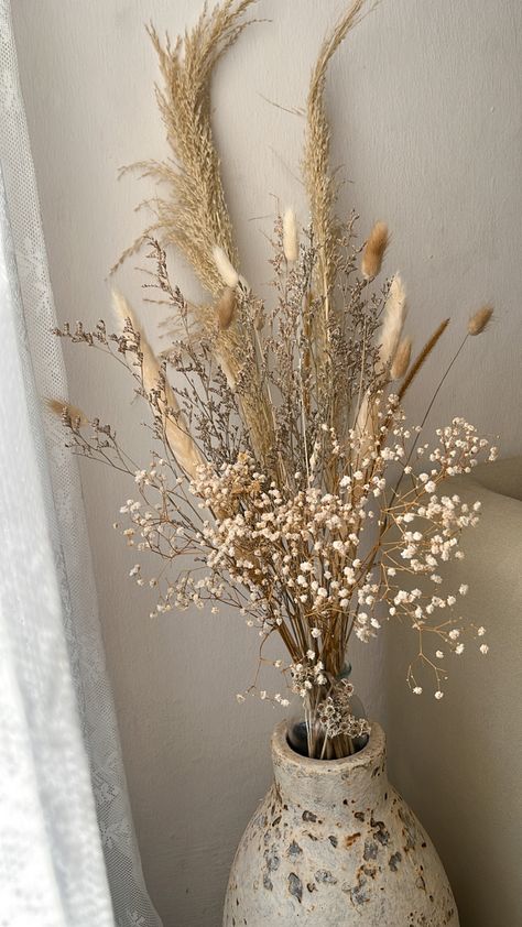 Dry Plants Decoration, Diy Jar Decor, Formal Living Room Designs, Floor Vase Decor, Comfortable Bedroom Decor, Fake Flower Arrangements, Shabby Chic Decor Bedroom, Sideboard Decor, Shelf Decor Living Room