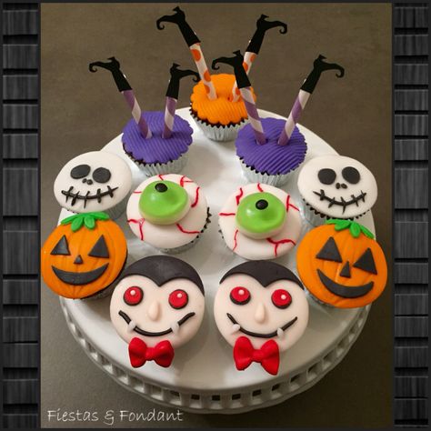 Halloween Icing Cupcakes, Halloween Fondant Toppers, Halloween Cupcakes Fondant, Halloween Fondant Cupcakes, Simple Halloween Cupcakes, Halloween Cake Pop Recipes, Halloween Icing, Halloween Cupcake Cake, Easy Cupcakes Decoration