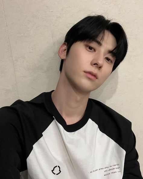 Hwang Minhyun, January 25, Daisy, On Twitter, Twitter, Hair, On Instagram, Instagram