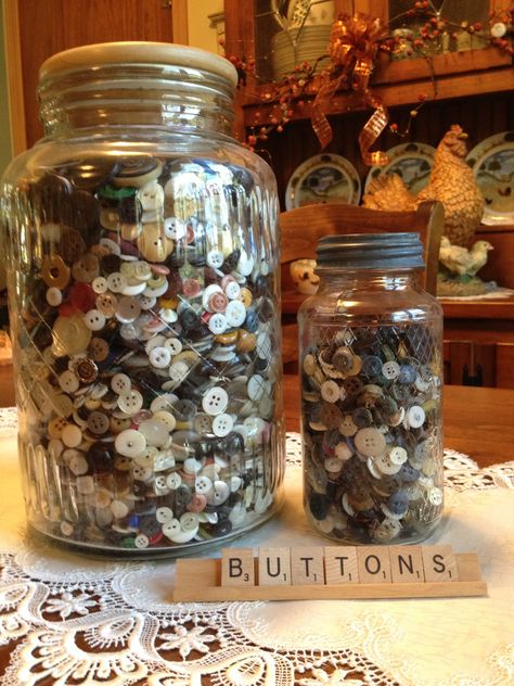 Mason Jars and Buttons Button Jar, Button Projects, Button Collecting, Vintage Sewing Notions, Jar Decor, Vintage Jars, Ideas Hogar, Vintage Display, Types Of Buttons