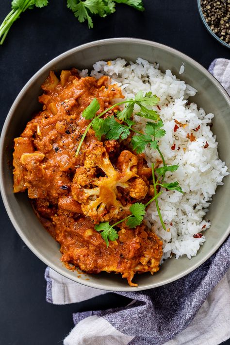 Cauliflower tikka masala Cauliflower Tikka Masala, Vegetarische Diners, Tuna Melt, Beef Sliders, Easy Vegetarian Dinner, Cauliflower Curry, Breast Recipe, Indian Curry, Vegetarian Dinners