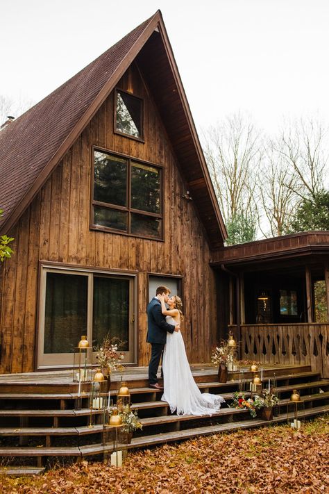 30+ Airbnb Wedding Venues Around The World - Wandering Weddings Small Cabin Wedding Ideas, Airbnb Wedding Venues California, Wedding For 20 People, Airbnb Wedding Venues Georgia, Airbnb For Weddings, Log Cabin Wedding Venues, Small Airbnb Wedding, Pelican Inn Wedding, Air B N B Wedding