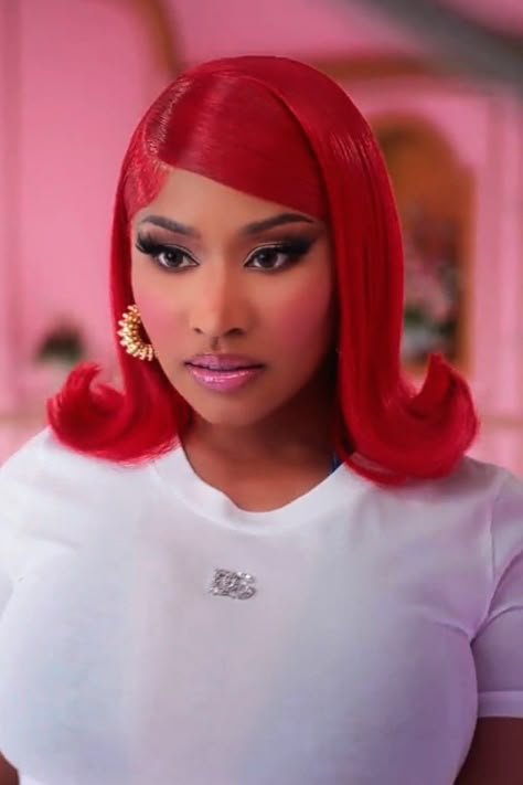 Barbie Flip Hairstyle, Nicki Minaj Hairstyles Wigs, Nicki Minaj Bob Hairstyles, Nicki Minaj Concert Hair Ideas, Nicki Minaj Wigs, Cardi B Red Hair, Nicki Minaj Makeup Looks, Barbie Hairstyles Black Women, Barbie Hairstyles Short Hair