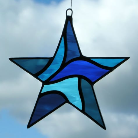 Stained Glass Star, Stained Glass Gifts, Glass Art Pictures, Stained Glass Light, Wine Glass Art, Glass Suncatchers, Beach Glass Art, Glass Art Projects, Stained Glass Decor