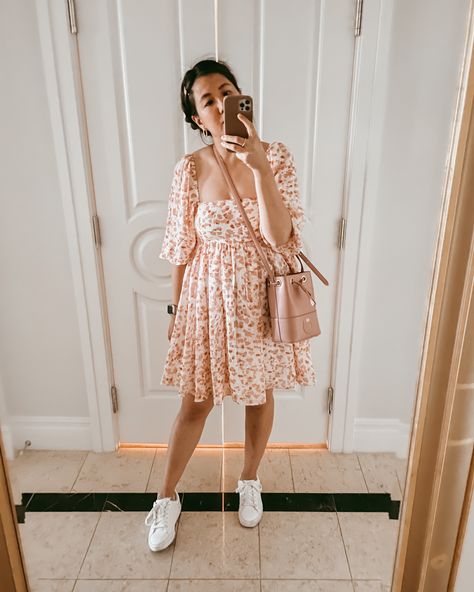 Cotton Puff Sleeve Mini Dress For Day Out, Summer Mini Puff Sleeve Dress For Day Out, Summer Fitted Mini Puff Sleeve Dress, Spring Puff Sleeve Mini Dress For Day Out, Spring Puff Sleeve Mini Dress With Ditsy Floral Print, Floral Outfit Summer, Dress Puff Sleeve, Mini Bucket Bag, Puff Sleeve Mini Dress