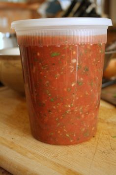 Pioneer woman salsa, uses canned tomatoes Easy Homemade Salsa Recipe, Mexican Dip, Easy Homemade Salsa, Pesto Dip, Salsa Guacamole, Homemade Salsa Recipe, Salsa Dip, Homemade Salsa, Diced Tomatoes