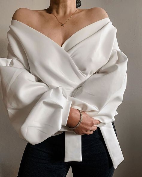 SHEIN Lantern Sleeve Surplice Belted Peplum Blouse Peplum Top Outfits, Minimal Dress, Academia Style, Live Girls, Ootd Photography, Designer Tshirt, Lifestyle Women, Model Streetstyle, Shopping Design