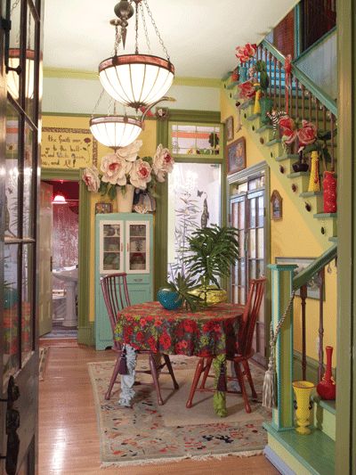 New Orleans Homes, Hippie Home Decor, Deco Retro, Style Deco, Maximalism, Retro Home Decor, Eclectic Home, Retro Home, Bohemian Home