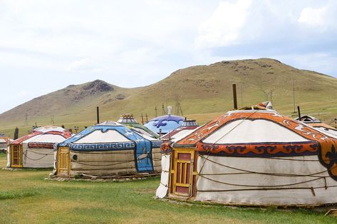 If I may, let me share with you my wealth of knowledge on the traditional Mongolian yurt. They are round. They are made of a canvas material. And done. Impressive, right? I have appreciated them aesthetically for years and have even tried to reserve a couple nights in a westernized one at a local state … Yurt Interior, Mongolian Yurt, Hen Party Ideas, Yurt Living, Yurt Tent, Tiny House Blog, Building A Tiny House, Modern Tiny House, Tiny House On Wheels