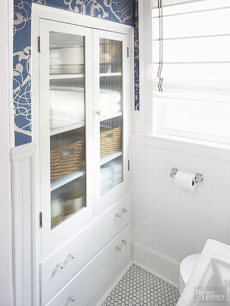 Purchase same-color linens and towels. They instantly dress up open bathroom cabinets, such as these glass-front doors. #declutter #organizing #organizeyourbathroom #declutteryourbathroom #bathroomideas #bhg Bathroom Closet, Small Bathroom Storage, Small Bath, Trendy Bathroom, Bathroom Storage Cabinet, Built In Cabinets, Bathroom Cabinets, Bath Remodel, Wall Storage