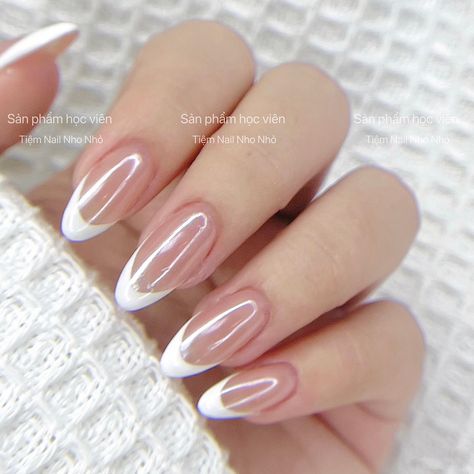 French tip kết hợp cùng tráng gương ánh gương 👍 —— 🍀Nhận đào tạo học viên 🍀Tất cả các mẫu đều có thể làm thành Nailbox 🍀Dịch vụ Nail bảo hành trong vòng 7 ngày 🍀Khách hàng vui lòng đặt lịch trước để được phục vụ tốt hơn và không phải đợi lâu —— ❤️❤️Chương trình ưu đãi mỗi tháng❤️❤️ #GIẢM_NGAY 10% cho HSSV dưới 22tuổi #GIẢM_NGAY 10% cho tháng sinh nhật #GIẢM_NGAY 10% khi đi từ 2 khách #GIẢM_NGAY 15% khi đi từ 3 khách ( Áp dụng cho mỗi hoá đơn từ 150k ) —— Tiệm nail nho nhỏ (귀여운 네일룸) - “Be... Nails