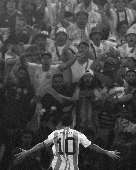 Messi Athestic, Foto Messi Aesthetic, Messi Vintage Photo Aesthetic, Vintage Messi Photos, Messi Retro Wallpaper, Soccer Player Aesthetic, Messi Aesthetic, Vintage Soccer Photos, King Messi