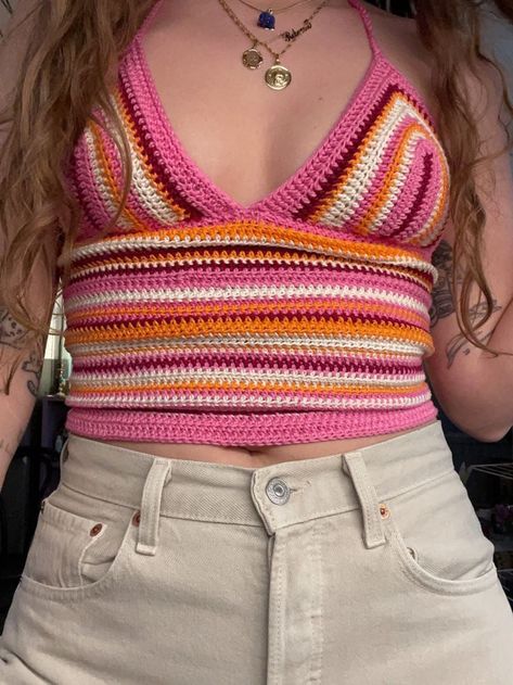 Free Crochet Tops For Girls Patterns 2022 Crochet Top Outfit, Crochet Tops Free Patterns, Crochet Business, Crochet Fashion Patterns, Creation Couture, Crochet Shirt, Crochet Top Pattern, Diy Crochet Projects, Crochet Tops