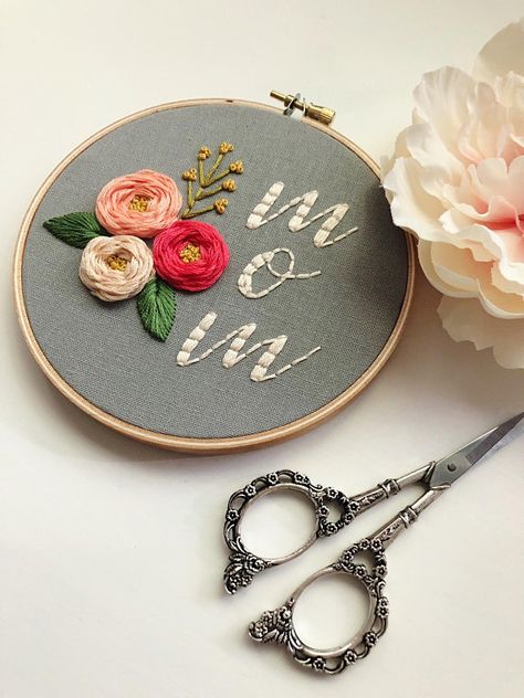 Mother's Day Embroidery, Hoop Wall Art, Monogram Cross Stitch, Embroidery Hoop Wall, Embroidery Hoop Wall Art, Handmade Embroidery Designs, Felt Craft, Hand Embroidery Flowers, Brazilian Embroidery