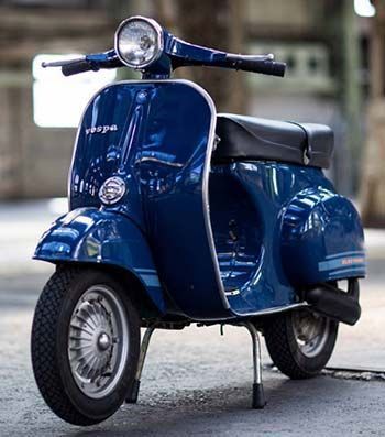 Images of a Vespa Primavera ET3 within the unique livery Blu Marine P8 / 9 PIA 5659. Extra footage and details about this Vespa right here: ve8pa.ch... Vespa Et3, Vespa Px 200, Vespa Special, Vespa Smallframe, Vespa Vintage Italy, Scooters Vespa, Vespa Motorcycle, Vespa 150, Vespa Ape