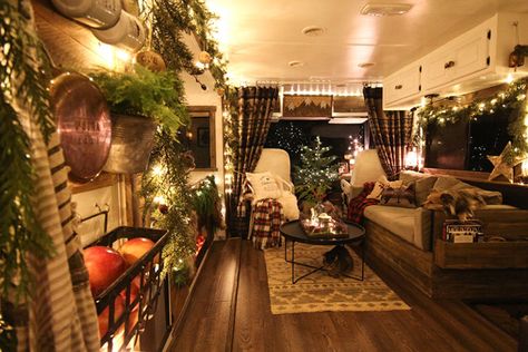 See how these tiny home dwellers decorated for the holidays in this cozy RV Christmas Tour #mycamperchristmas #RVtour Rv Christmas, Renovated Rv, Rv Holiday, Backyard Cottage, Rv Renovation, Rv Homes, Rv Renovations, Christmas Tours, Camper Makeover