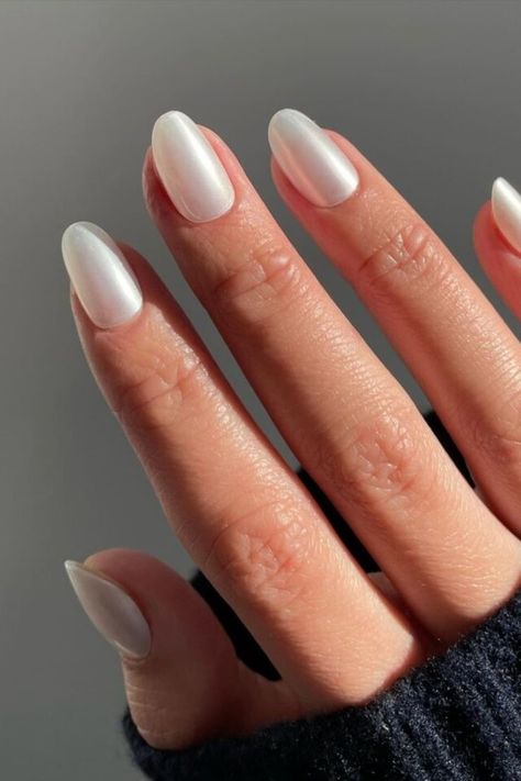 Achieving pearl-like nails is easy with the right polish, but for extra gloss, go for chrome powder over a white base.//photocredit: @paintboxnails White Chrome Nails, Back To School Nails, Vibrant Nails, Chrome Powder, School Nails, The New School, First Impressions, Chrome Nails, The Salon