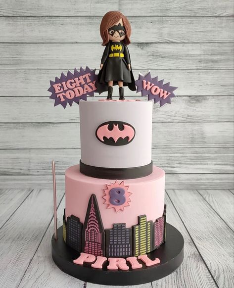 Batgirl Cake Ideas, Girl Superhero Cake, Batgirl Cake, Supergirl Birthday, Batman Birthday Cakes, Batman Cake, Custom Birthday Cakes, Batman Party, Superhero Cake