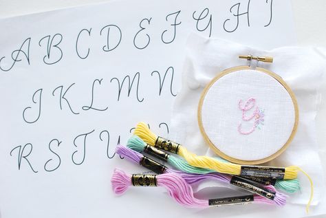 Simple Monogram Patterns Applique Projects, Needlework Ideas, Needlepoint Ideas, Basic Hand Embroidery Stitches, Monogram Embroidery, Embroidery Alphabet, Craft Techniques, Embroidery Sampler, Sewing School