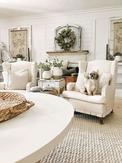 Bring the French luxury spirit into your home with our top picks of French country living room ideas. Estilo Cottage, Southern Style Home, Salon Shabby Chic, French Country Living, French Country Living Room, Country Living Room, Farmhouse Fall Decor, Shabby Chic Vintage, White Rooms