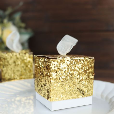 Gold Party Favors, Favor Boxes Wedding, Wedding Favor Gift Boxes, Cinnamon Hearts, Gold Glitter Party, Gold And White Christmas, Candy Gift Box, Paper Candy, Personalized Ribbon