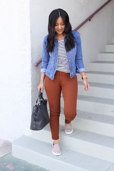 Casual Friday Work Outfits Fall Sneakers, Grey Purse Outfit, Tan Loafers Outfit Women, Outfits With Striped Shirts, Grey Purse, Fall Outfits For Work, My Wardrobe, On Sneakers, Business Casual Outfits