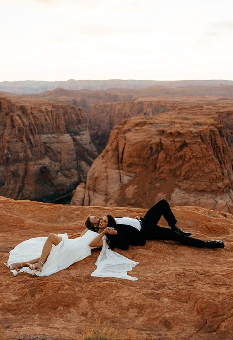 Horseshoe Bend | Arizona Elopement | Amangiri Elopement | Lake Powell Elopement | Aman Resorts | Luxury Elopement | Adventure Wedding | See more of this beautiful desert elopement with Jessie Lyn Photography here! Horseshoe Bend Arizona, Arizona Lakes, Wedding Announcements Photos, Sunset Elopement, Clear Night Sky, Utah Adventures, Page Arizona, Beautiful Desert, Desert Photography