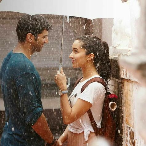 Ok Jaanu Movie, Ok Jaanu, Roy Kapoor, Vintage Bollywood Aesthetic, Aesthetic Status, Pani Puri, Love Couple Images, Bollywood Couples, Couple Picture Poses