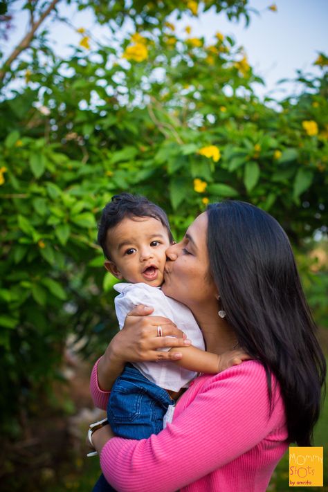 #mommyshotsbyamrita # chennai #mumbai #bangalore #family #maternity #Newborn #baby #toddler #adorbs Mommy Shots By Amrita, Indian Mom Photography, Temple Photoshoot, Amma Photos, Amma Photos Hd, Bday Decoration, Baby Mehndi, Mom Daughter Photos, Mom And Son Outfits