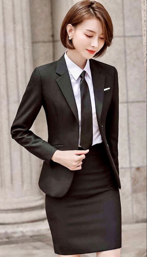 Business Formal Women, Tight Skirts, Women In Tie, Women Wearing Ties, Woman In Suit, Asian Ladies, Office Outfits Women, Jumpsuit Elegant, Woman Suit Fashion