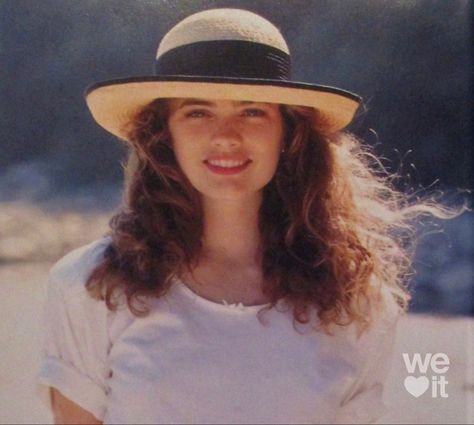 Nancy Thompson Icons, Heather Langenkamp, Heather Burns, Nancy Thompson, Pfp Tiktok, Iconic Celebrities, Retro Fashion Outfits, Female Power, Classic Horror Movies