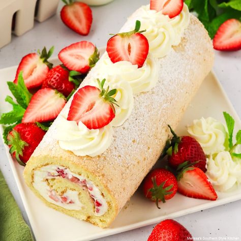 Strawberry Cake Roll Amish Pasta, Strawberry Cake Roll, Strawberry Roll, Southern Caramel Cake, Strawberry Roll Cake, Torte Creative, Strawberry Cake Easy, Strawberry Things, Sponge Cake Filling