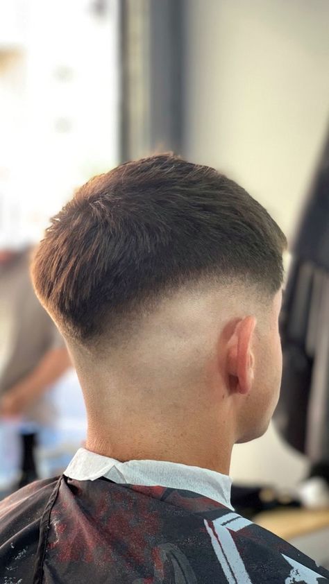 Skinfade Men Haircuts, Drop Fade Short Hair, Mid Fade Short Hair, Mis Fade, Drop Fade Haircut Men, Mid Drop Fade Haircut, Mid Fade En V, White Guy Haircuts, Mid Drop Fade