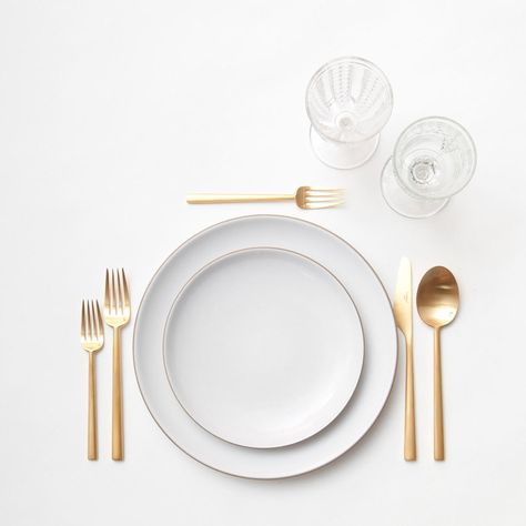 2d Furniture, Gold Utensils, Cake Background, Show Plates, Gold Table Setting, California Chic, Canyon Wedding, Set A Table, Dining Ware