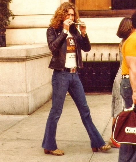 Robert Plant Wife, Robert Plant Young, Robert Plant Quotes, Robert Plant Led Zeppelin, Dilara Findikoglu, John Paul Jones, Led Zep, 70s Outfits, Jimmy Page