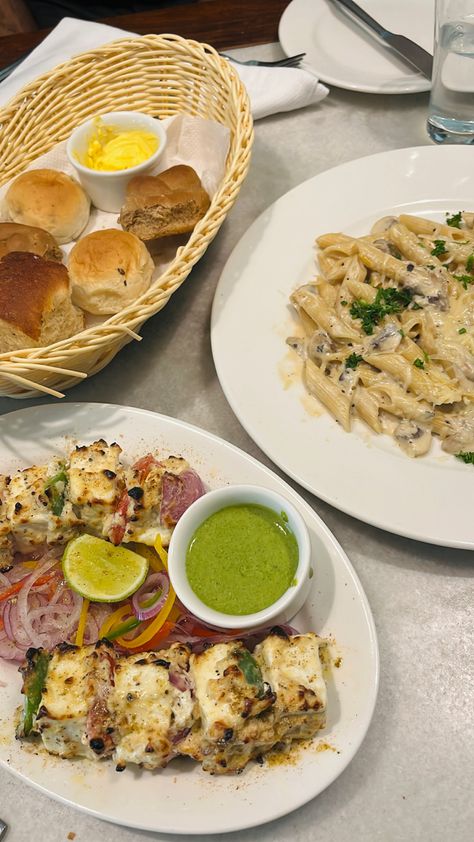 Malai Panner tikka, Pasta and Bread at Emily’s, The Rokeby Manor, Mussoorie. Panner Tikka Snap, Pasta And Bread, Starbucks Pictures, Meal Box, Natural Skin Care Ingredients, Food Captions, Bistro Food, Paneer Tikka, Sleepover Food