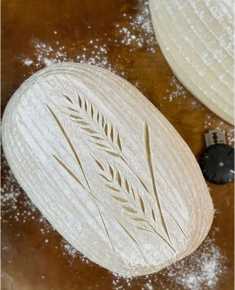 Bread Scoring Patterns, Buns Recipe Easy, Sourdough Scoring, Easy Sourdough Bread Recipe, Pizza Pastry, Bread Scoring, Sourdough Starter Discard Recipe, Homemade Sourdough Bread, Artisan Bread Recipes