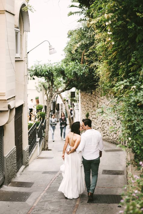 Amalfi Engagement Photos, Capri Engagement Photos, Engagement Photos In Spain, Italy Engagement Shoot, Engagement Italy, Italy Engagement Photos, Elegant Italian Wedding, Engagement Vibes, Sorrento Wedding