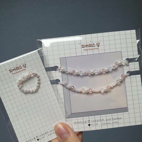 Aesthetic Bracelet Packaging, Beaded Necklace Packaging, Beaded Jewelry Packaging Ideas, Bead Necklace Packaging, Aesthetic Jewelry Packaging, Beads Packaging Ideas, Bead Bracelet Packaging, Beads Packaging, Bead Packaging