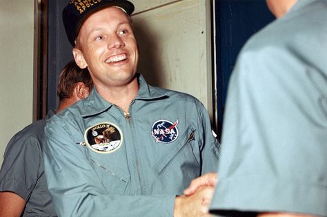 Neil Armstrong's photo legacy: Rare views of first man on the moon | collectSPACE Fake Moon Landing, First Man On The Moon, Nasa Space Center, Nasa Houston, Mercury Gemini, Nasa Pictures, Apollo Space Program, Power Of The Universe, Lunar Surface