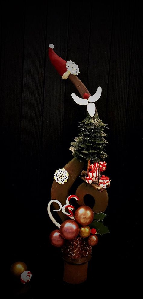 Inspiration: Chocolate showpiece  #chocolate #sculpture #showpiece Christmas Crafts Adults, Christmas Tree Homemade, Crafts Outside, Crafts Adults, Cheesecake Shooters, December Ideas, Chocolate Showpiece, Chocolate Sculpture, Christmas Pastries