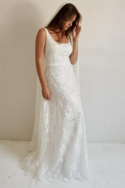 Lake Wedding Dress, Backyard Country, Dress Necklines, Bo And Luca, Plain Wedding Dress, Bespoke Wedding Dress, Wedding Dress Chiffon, Soft Layers, Dream Wedding Ideas Dresses