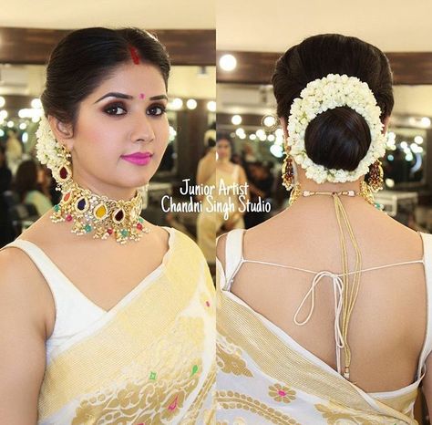 Pinterest: @pawank90 Jura Hair Styles For Wedding, Hairstyles With Sindoor Indian, Jura Hairstyle With Gajra, Gajra Hairstyles Buns Saree, Juda Hairstyle Buns Saree, Traditional Bun Hairstyles For Saree, Juda Hairstyle Buns, Bun Hairstyles For Bridesmaids, Diwali Hairstyles