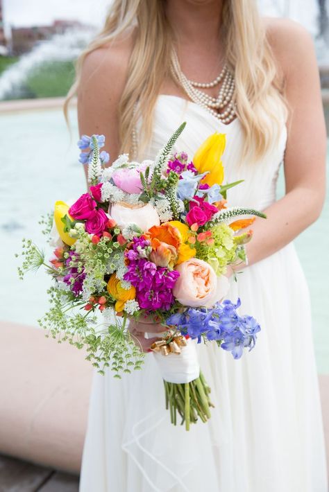 Wildflower Bridal Bouquets, Spring Wedding Bouquets, Flowers And Greenery, Boda Mexicana, Spring Wildflowers, Spring Wedding Flowers, Bright Wedding, Peonies Garden, Wildflower Bouquet