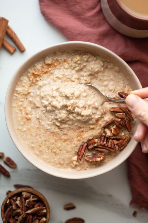 Eggnog Overnight Oats, Eggnog Oatmeal, Holiday Oatmeal, Winter Oatmeal, Christmas Oatmeal, Oat Bowl, Oat Porridge, Christmas Month, Christmas Breakfast Ideas