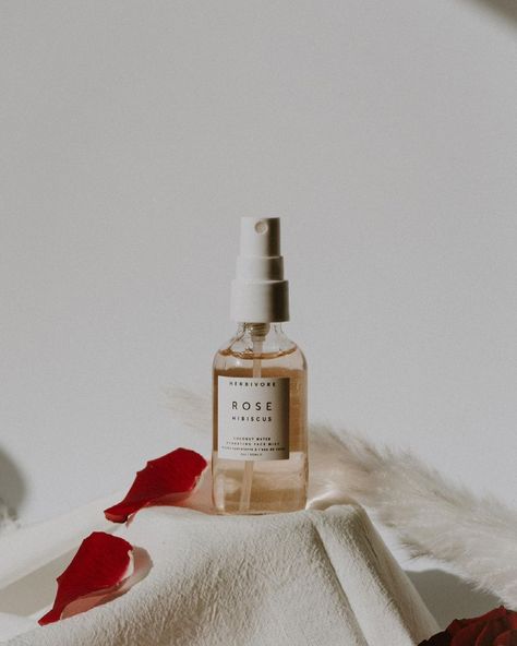 Mist Photography, Skincare Products Photography, Products Photography, Beauty Products Photography, Fashion Photography Poses, Face Mist, Rose Oil, Photography Branding, Photography Inspo