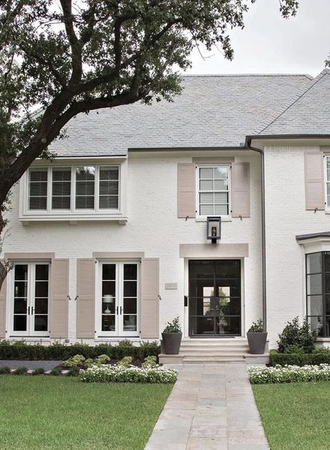 If you’re after a warm, inviting exterior, beige and white are the way to go! Beige gives your home a cozy, welcoming feel, while white keeps it looking clean and sharp. Together, they create a timeless look that’s perfect for any style. You can’t go wrong with this combination! #exteriorpaint #beigeandwhitehome #homeexteriordesign Shoji White Anew Gray, White Dove House Exterior, Tan And White House Exterior, Grey Roof House Colors, White Duck Exterior, Cream Exterior House Color, Outside House Colors Schemes, Beige House Exterior, Tutor House