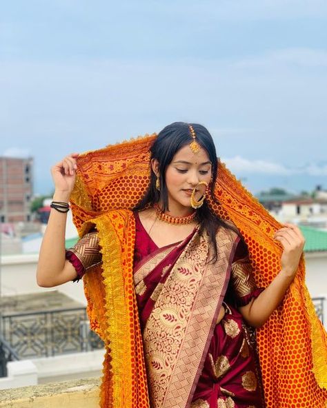 Uttarakhand Traditional Dress, Uttarakhand Women, Pahadi Culture, Women In Saree, Culture Dress, Animation Wallpaper, Love Animation Wallpaper, Art Fantasy, Selfie Ideas Instagram