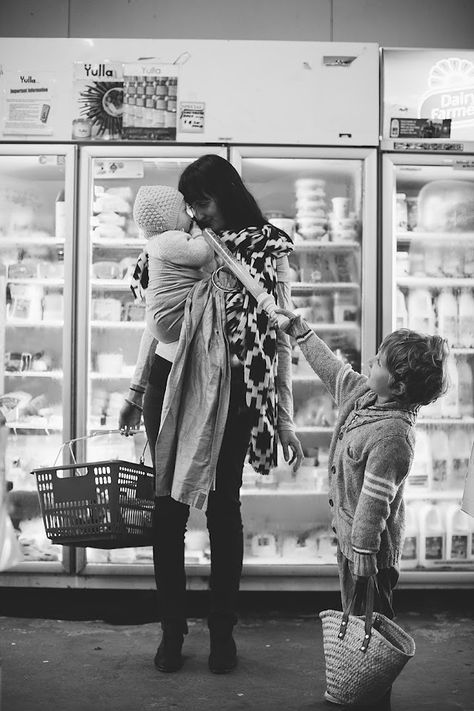 I hope the mum in this photograph has a copy of this because it's excellent! Motherhood Photos, Sakura Bloom, Motherhood Photography, Single Mom, The Hand, Mother And Child, Mothers Love, Family Love, Baby Fever